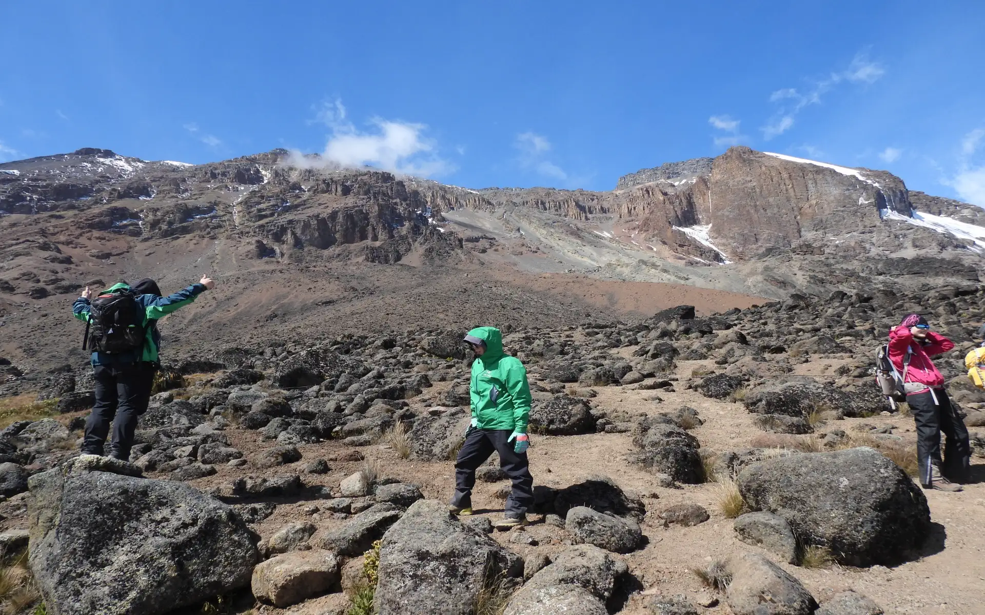 Shira Camp 2 (3,840 m) to Moir Hut Camp (4,200 m)
