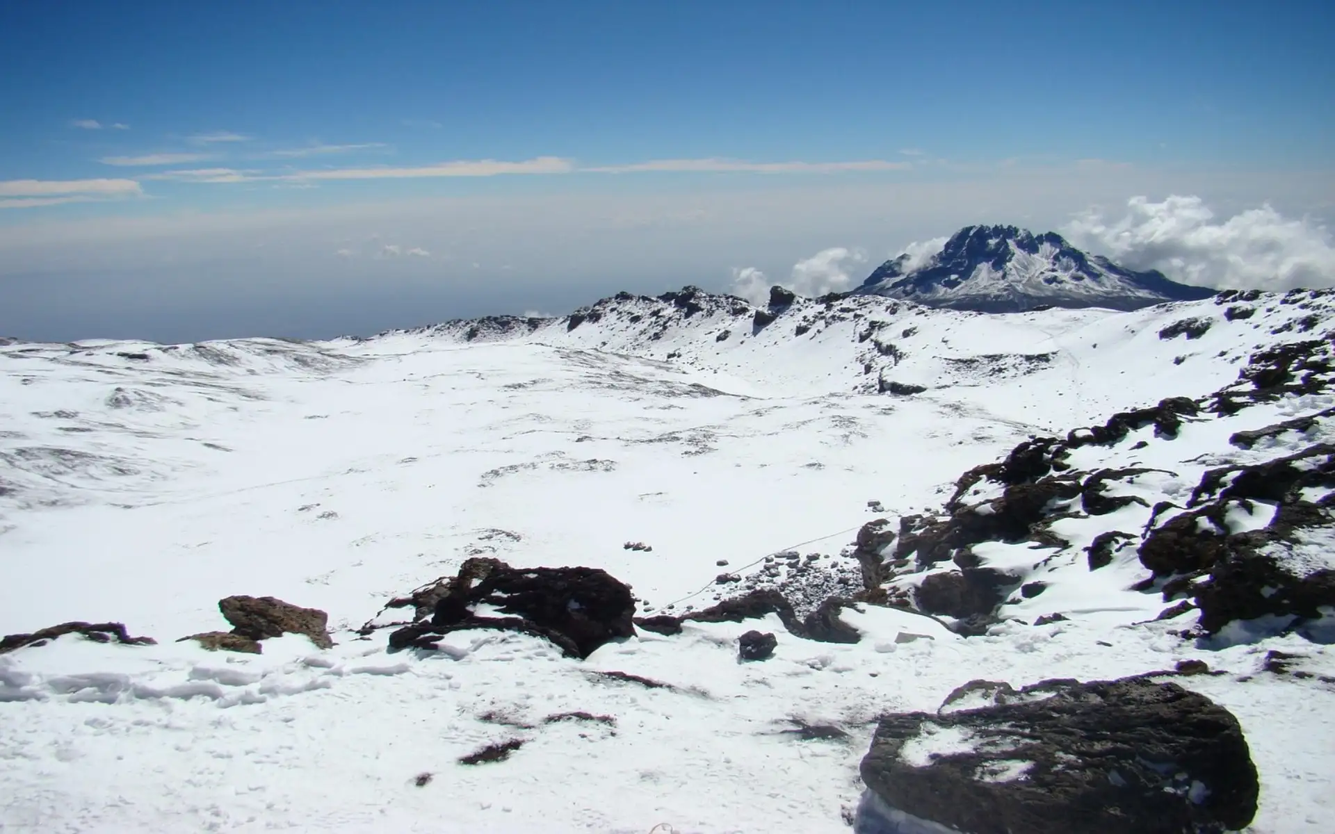  Marangu Gate (1860m) to Mandara Hut (2700m)