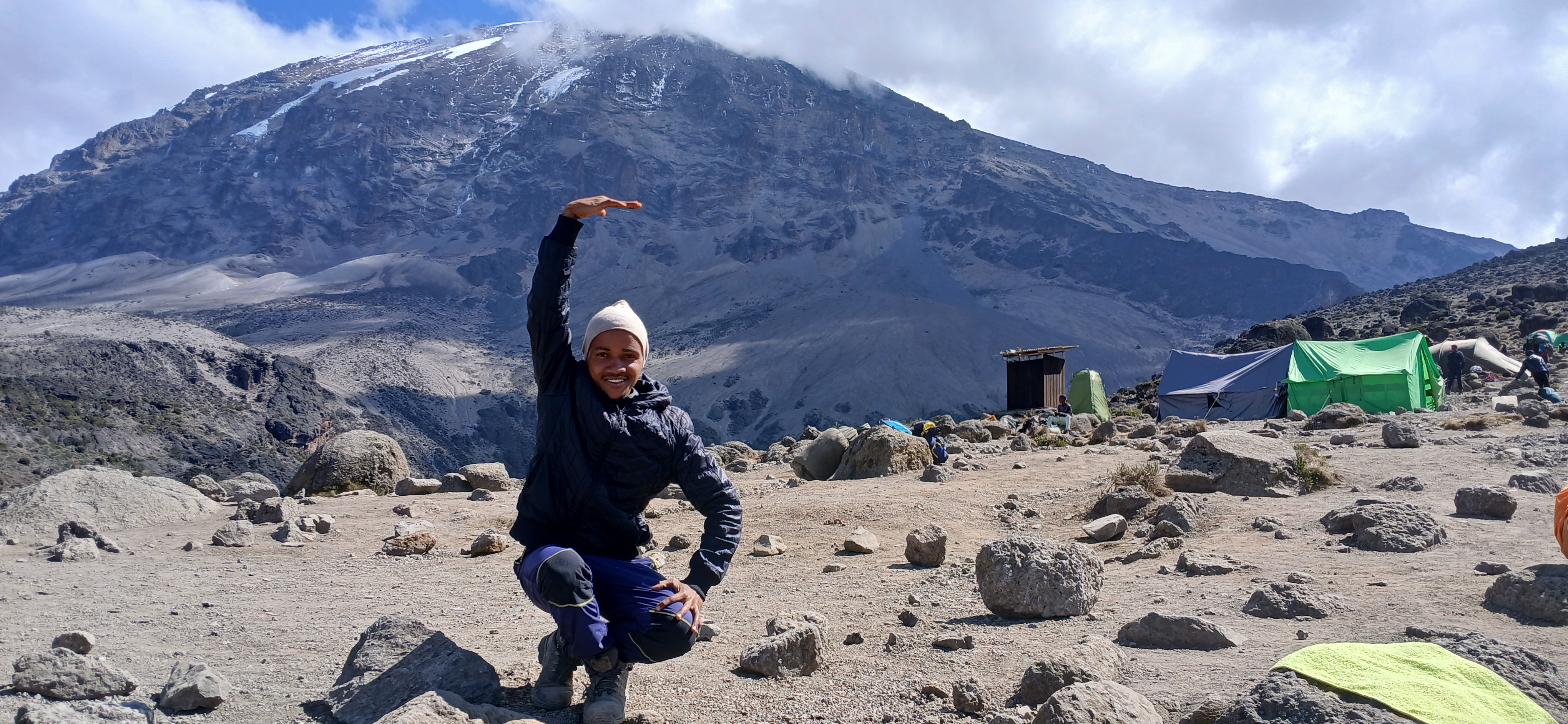 Simba Camp (2570m) to 2nd Cave Camp (3450m)